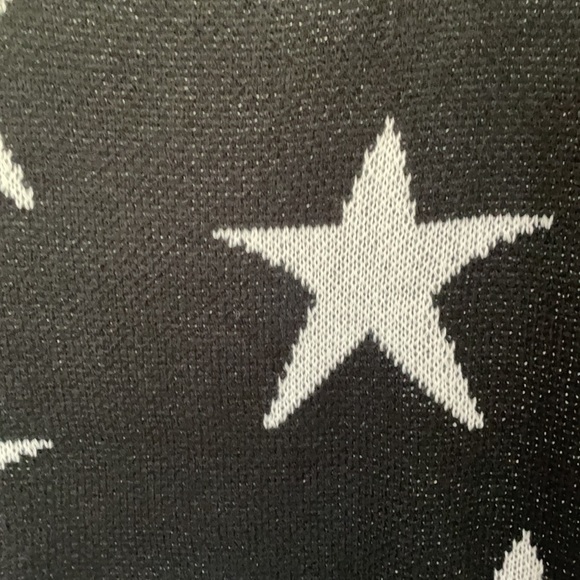 Off the shoulder Star Sweater - Picture 3 of 8